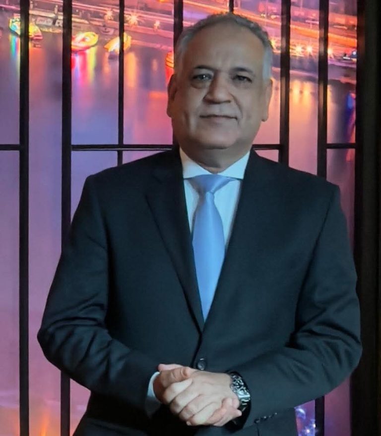 بين الفرص والمخاطر